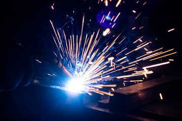 The process of welding metal in the dark with the formation of a large amount of smoke and sparks.