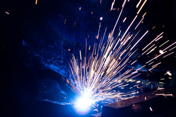 The process of welding metal in the dark with the formation of a large amount of smoke and sparks.