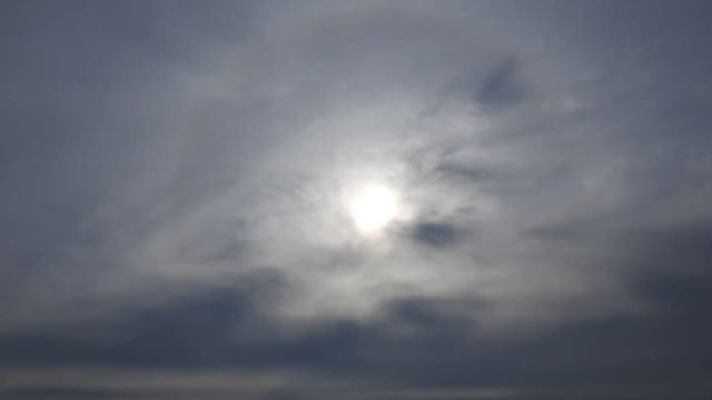 2月14日のハロ。空のタイムラプス動画。暖かくなる。愛の日。うおこおりをいずる。2020年2月14日