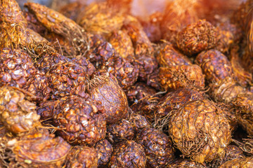 Details of ripe sour brown tamarind pile peeled tamarind seeds.