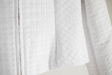 Detalle de chaqueta blanca
