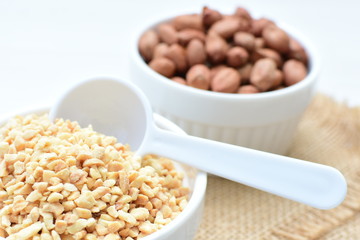 (Arachis hypogaea) dried whole peanuts without husk and chopped in containers