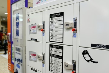 白いコインロッカー3