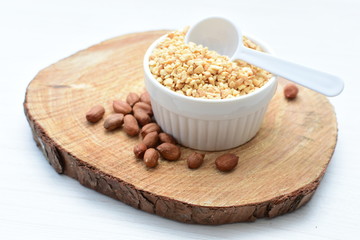 (Arachis hypogaea) dried whole peanuts without husk and chopped in containers