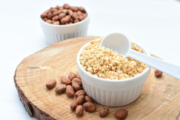 (Arachis hypogaea) dried whole peanuts without husk and chopped in containers