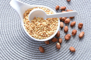 (Arachis hypogaea) dried whole peanuts without husk and chopped in containers