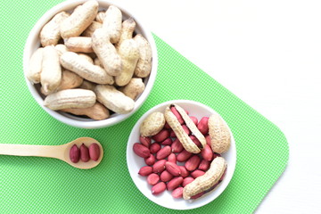 (Arachis hypogaea) cacaguate or dried whole peanut or shelled in containers