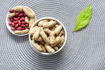 (Arachis hypogaea) cacaguate or dried whole peanut or shelled in containers