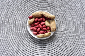 (Arachis hypogaea) cacaguate or dried whole peanut or shelled in containers