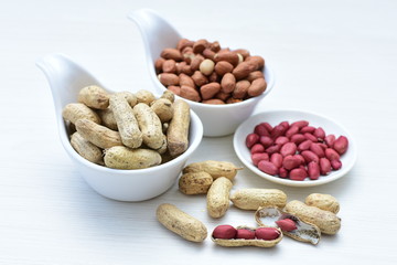 (Arachis hypogaea) cacaguate or dried whole peanut or shelled in containers