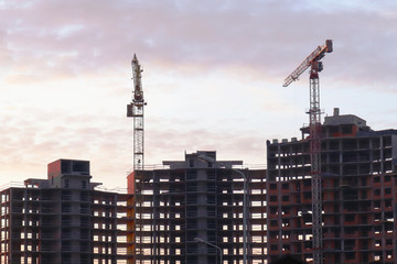 Construction of a building with a high crane