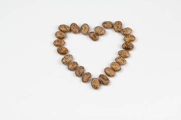 braune Bohnen formen ein Herz