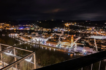Fototapeta na wymiar Passauer Altstadt bei Nacht