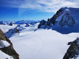 Fototapeta na wymiar chamonix aquille du midi mont blanc winter paradise snow ski snowboard beautiful