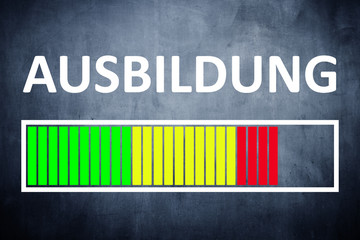 Kreidetafel mit dem Wort AUSBILDUNG und Ladebalken