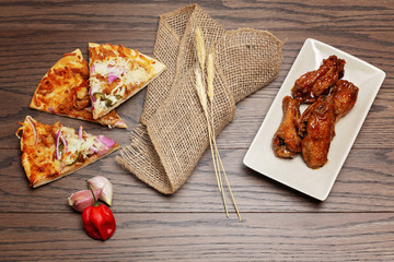pizza and wings flatlay - 324379838