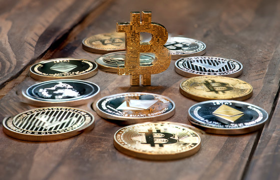 Digital coins with figurines, an interpretation of investors