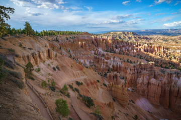 hiking the rim trail in bryce canyon national park, utah, usa