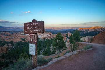 hiking the rim trail in bryce canyon national park, utah, usa