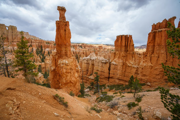hiking the peek-a-boo loop in bryce canyon in utah in the usa