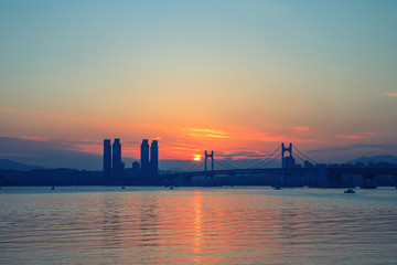 Fototapeta premium Sunrise of Gwangan bridge at haeundae in Busan,South Korea.