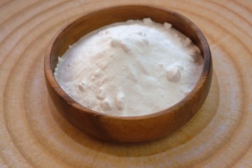 Fototapeta na wymiar Baking soda. Sodium bicarbonate in a wooden round cup 
