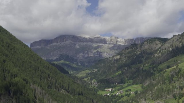 Ornella, Col di Lana, Dolomiten, Tal, Dorf, Bergdorf, Bergbauerndorf, Italien, Sella, Sellagruppe, Piz Boe, Gipel, Berge, Tal, Livinallongo del Col di Lana, Venetien, Alpen, Pordoi, Dolomitenkrieg, Fe