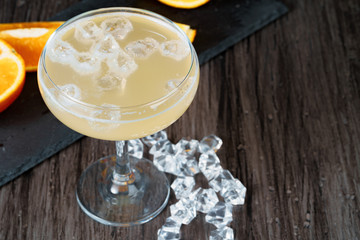 Alcoholic coktail served with orange slice close up