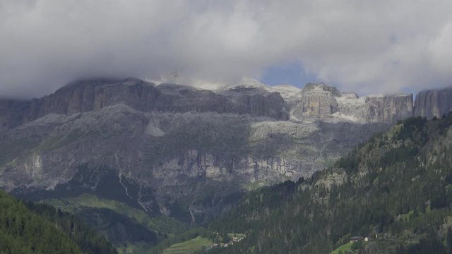 Ornella, Col di Lana, Dolomiten, Tal, Dorf, Bergdorf, Bergbauerndorf, Italien, Sella, Sellagruppe, Piz Boe, Gipel, Berge, Tal, Livinallongo del Col di Lana, Venetien, Alpen, Pordoi, Dolomitenkrieg, Fe