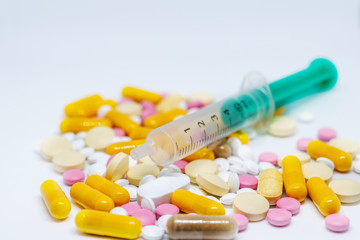 Medikamente, Tabletten, Medizin, Spritze