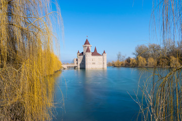 Obraz premium castle on an ice lake in spring