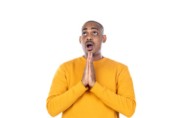 Afroamerican guy wearing a yellow jersey