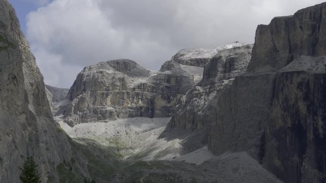 Pordoi, Pordoijoch, Pass, Passstra&szlig;e, Sommer, Schnee, Fels, Stein, klettern, wandern, boldern, Italien, Dolomiten, Trentino, Belluno, Venetien, Sellagruppe, Sellastock, Sella, Piz Boe, Marmorlada, Col