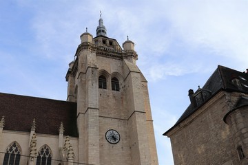 Fototapeta na wymiar Collégiale Notre Dame de Dole - Construite en 1509 - ville de Dole - Département du Jura - France - Vue de l'extérieur