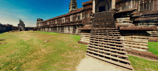 Fototapeta na wymiar One of the entrances to the temple complex of Angkor Wat. Panorama.