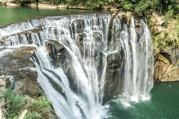 Shihfen Waterfall, Fifteen meters tall and 30 meters wide, It is the largest curtain-type waterfall in Taiwan