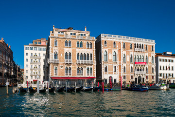 Fototapeta na wymiar Venecia, norte de Italia. Vistas del Gran Canal. Góndolas.