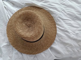 Fototapeta na wymiar Straw hats placed on white fabric are sold in Thailand.