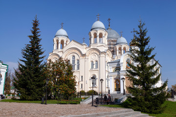 Fototapeta na wymiar Krestovozdvizhensky Cathedral in Verkhoturye