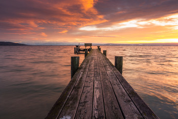 Fototapeta na wymiar Wunderschöner Sonnenuntergang am See