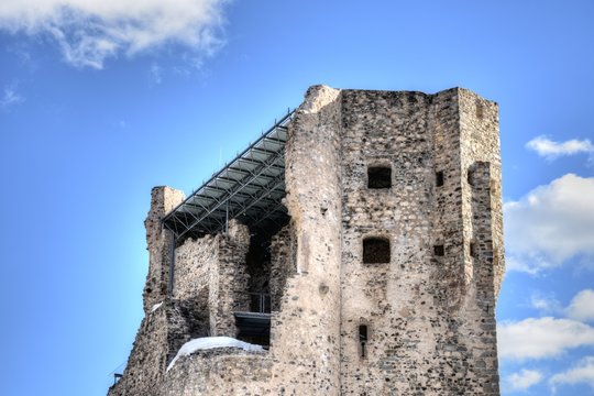 Andraz, Burg Andraz, Schloss Andraz, Schloss Buchenstein, Castello Buchenstein, Falzarego, Belluno, Italien, Buchenstein, Ruine, Lost Place, Gebirge, Dolomiten, Fenster, Mauer, Turm, verfallen, Mittel