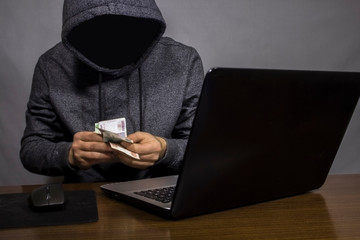 hacker hand money with conputer