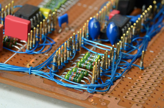 Wiev on prototype circuit board, connections are made with wire wrap technology.