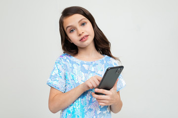 Naklejka premium girl with a smartphone in her hands