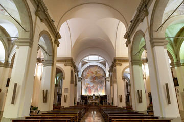 Fototapeta premium interno di chiesa cattolica