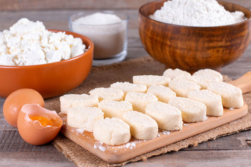 Making traditional russian, ukrainian cottage cheese 