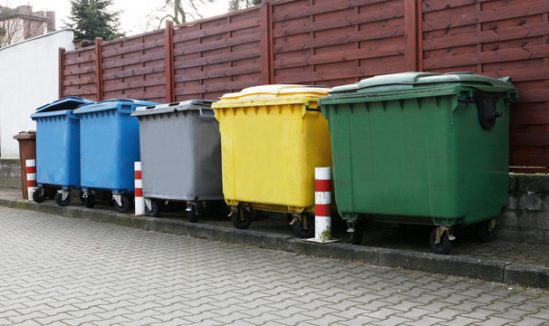 pojemniki na odpady segregowane