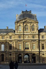 Fototapeta na wymiar Paris, France, le palais du Louvre, musée, et ses pyramides de verre.