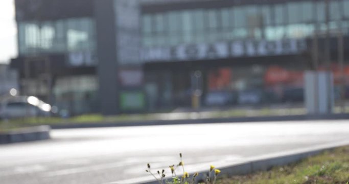 Mezzi di trasporto vari in movimento