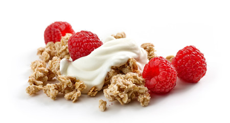muesli with raspberries an yogurt